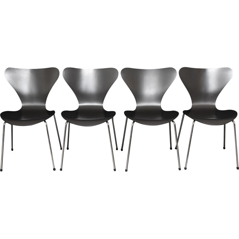 Set of 4 "3107" stacking chairs in dark grey by Arne Jacobsen for Fritz Hansen - 1950s