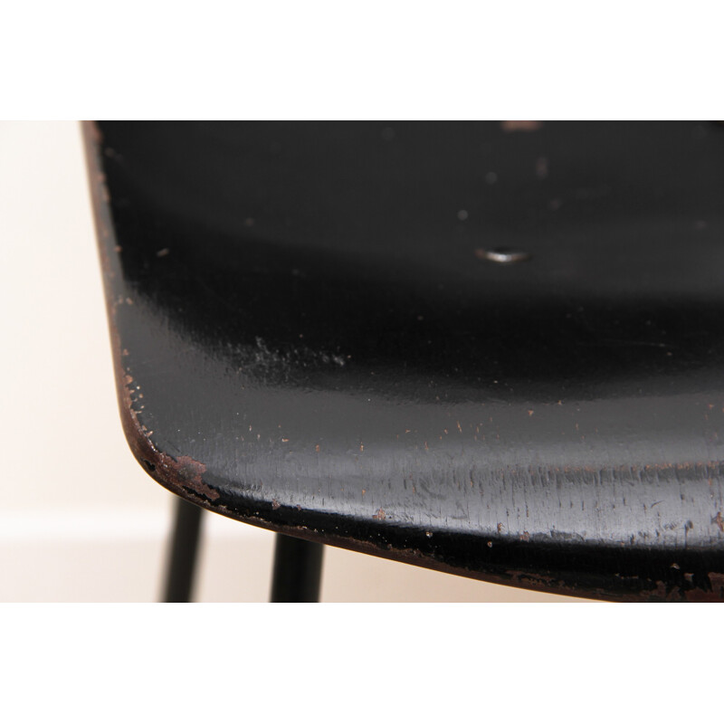 Chaise noire "CM131", Pierre PAULIN - années 50