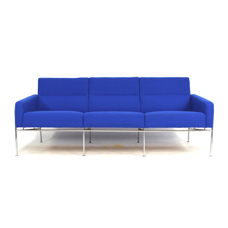 "3303" Sofa by Arne Jacobsen for Fritz Hansen - 1970s