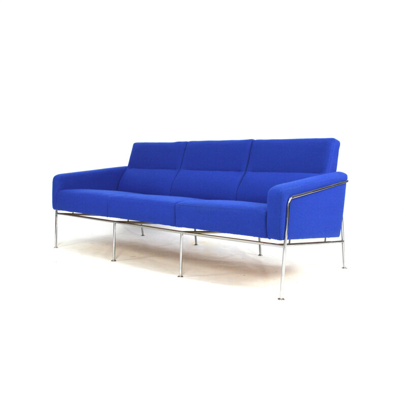 "3303" Sofa by Arne Jacobsen for Fritz Hansen - 1970s