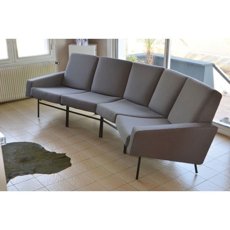 Grey curved sofa "G10", Pierre GUARICHE - années 50