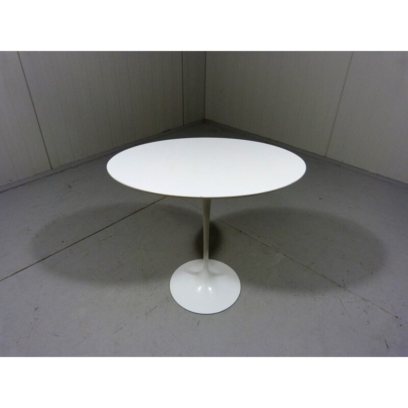 Table d'appoint "Tulip" ovale d'Eero Saarinen pour Knoll - 1960