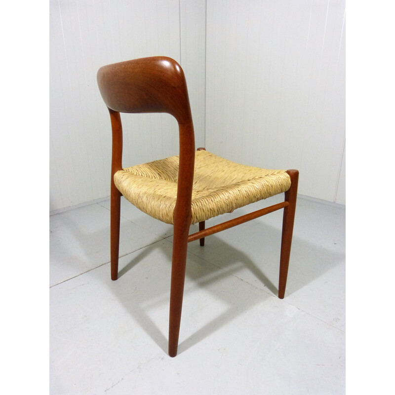 Suite de 4 chaises modèle 75 par Niels O. Møller - 1960