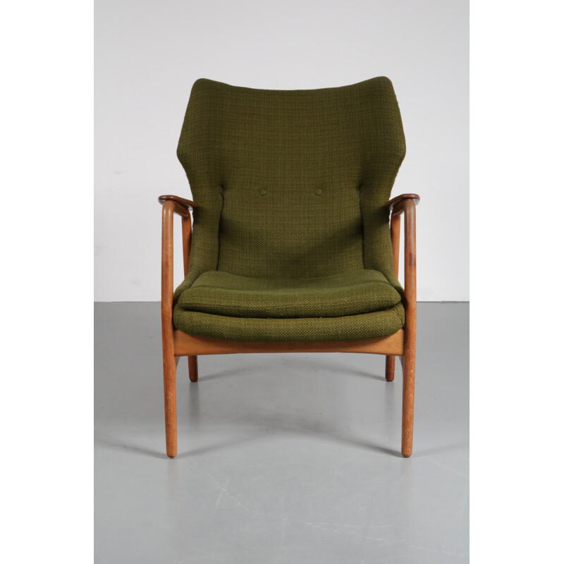 Vintage green armchair in oakwood by Aksel Bender Madsen - 1950s