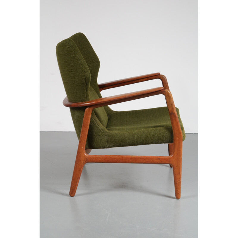 Vintage green armchair in oakwood by Aksel Bender Madsen - 1950s