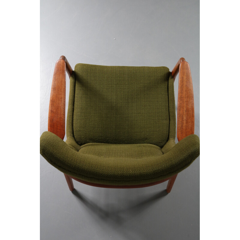 Vintage green armchair in oakwood by Aksel Bender Madsen - 1950s