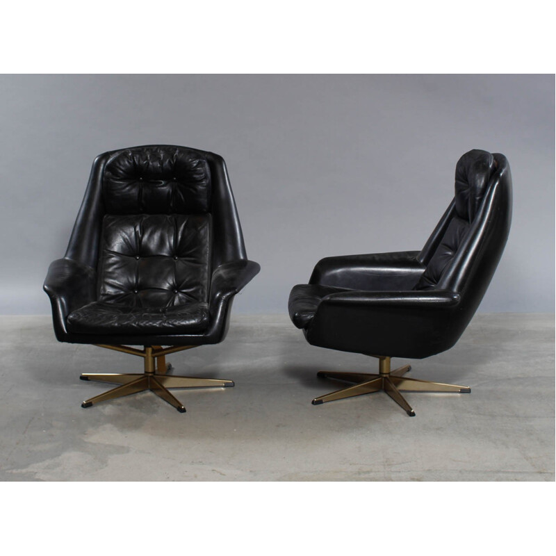 Scandinavian swivel leather armchair - 1950s