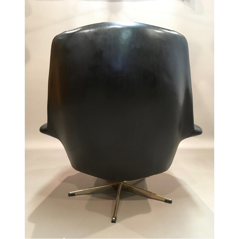 Scandinavian swivel leather armchair - 1950s