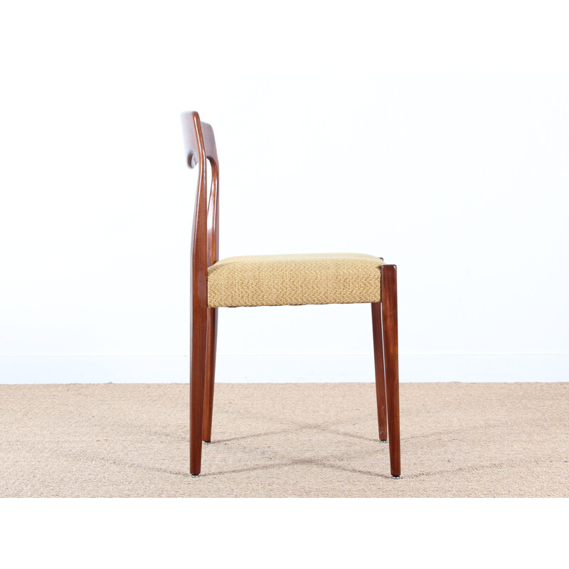 Suite de 4 chaises scandinaves en teck et tissu jaune - 1950