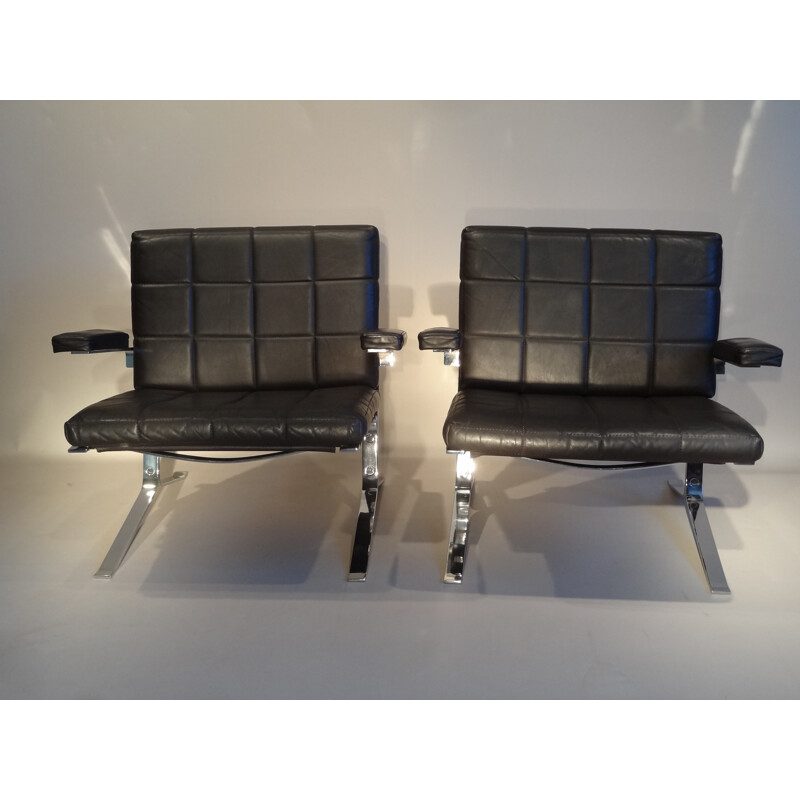 Pair of "Joker" low chairs, Olivier MOURGUE - 1970s