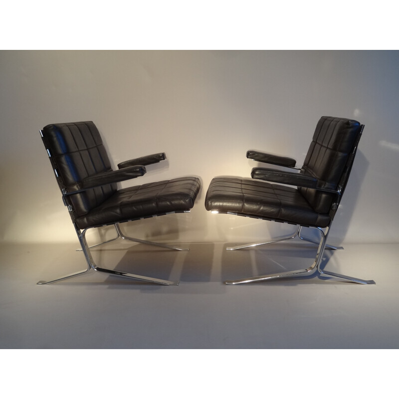 Pair of "Joker" low chairs, Olivier MOURGUE - 1970s