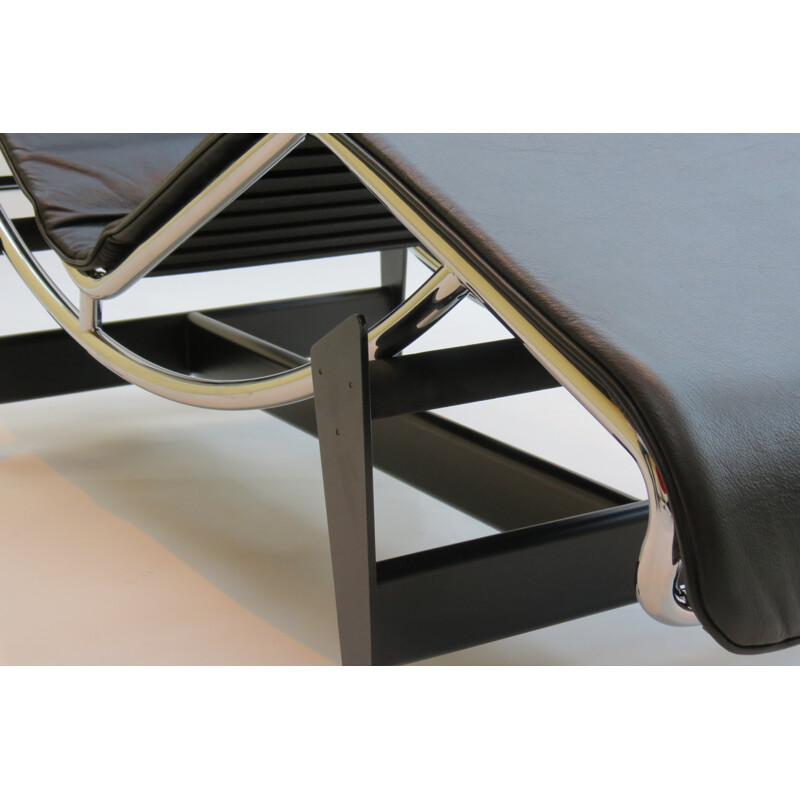 Chaise longue "LC4" vintage par le Corbusier Perriand et Jeanneret pour Cassina - 1990