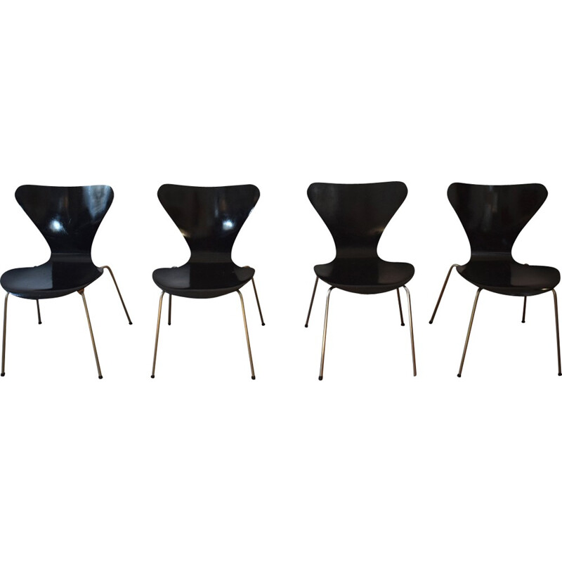 Set of 4 black vintage Series 7 chairs by Arne Jacobsen - 1950s