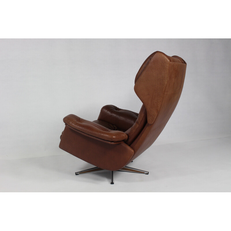 Vintage leather swivel armchair - 1960s