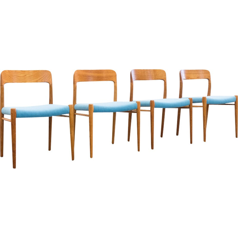 Ensemble de 4 chaises en chêne modèle 75 de Niels Otto Møller - 1950