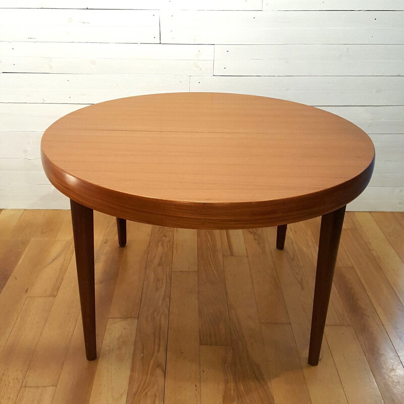 A Danish extensible round table in teak - 1960s