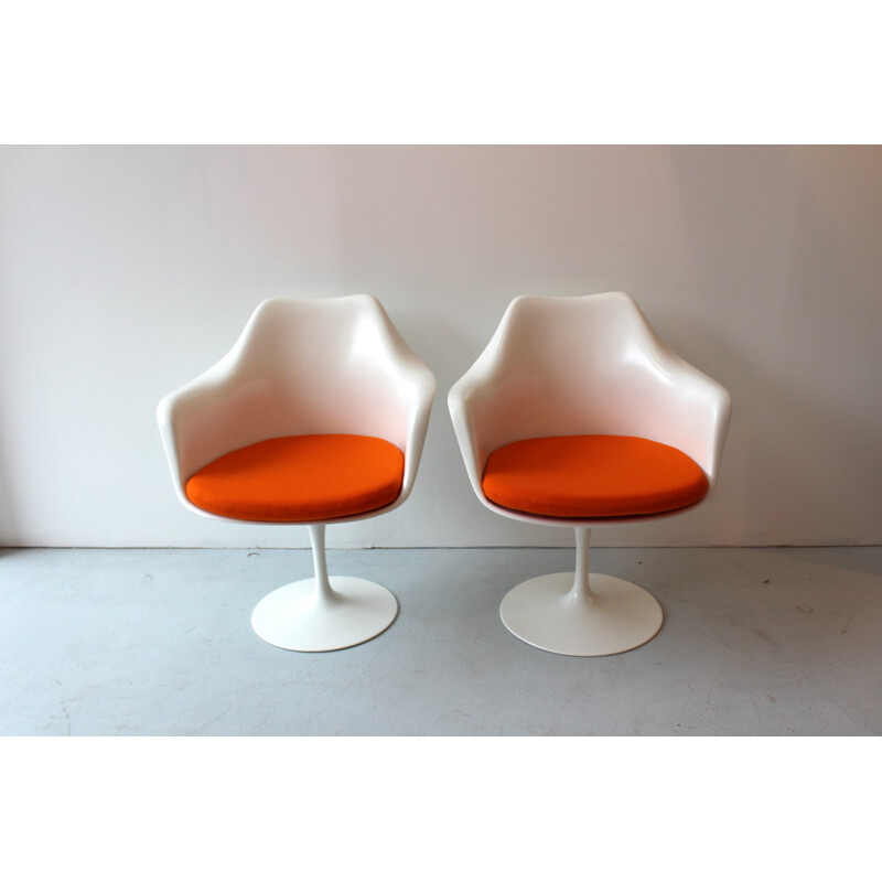 Vintage Tulip orange and white armchair by Eero Saarinen for Knoll - 1970s