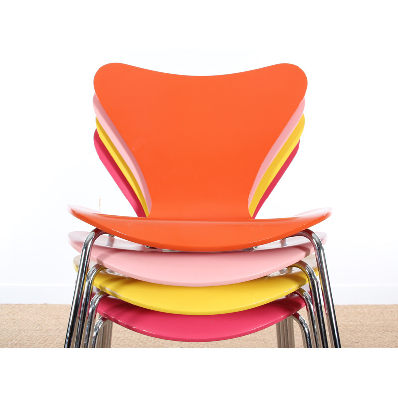 Suite de 4 chaises série 7, Arne Jacobsen - 2000