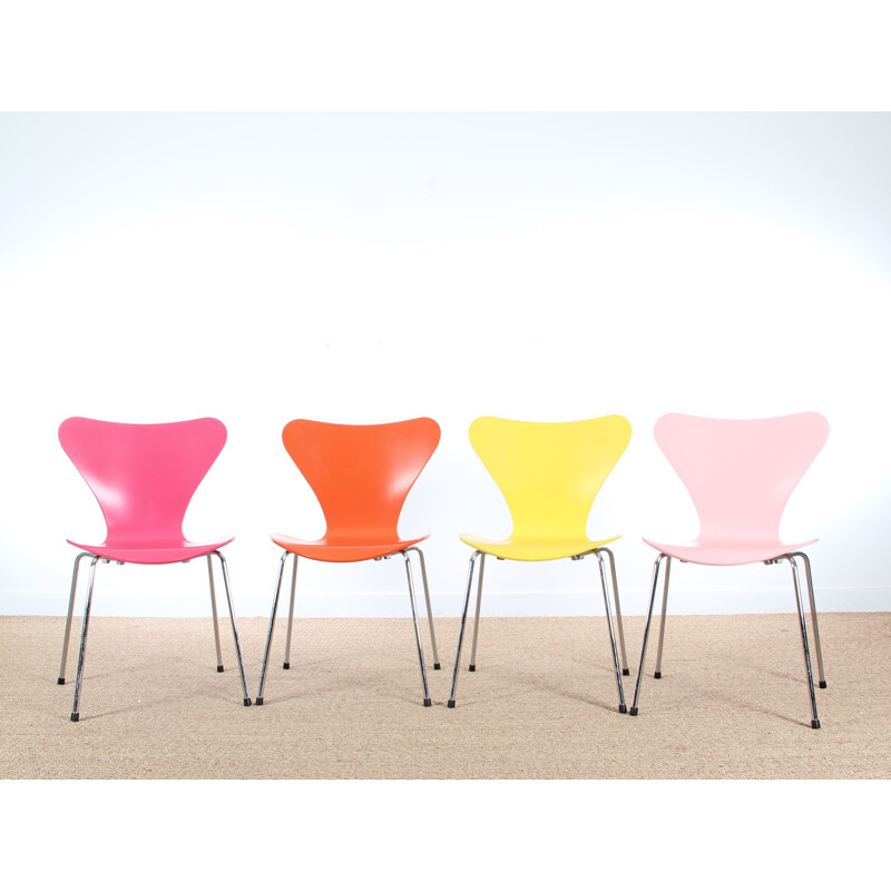 Set of 4 chairs serie 7, Arne Jacobsen - 2000s