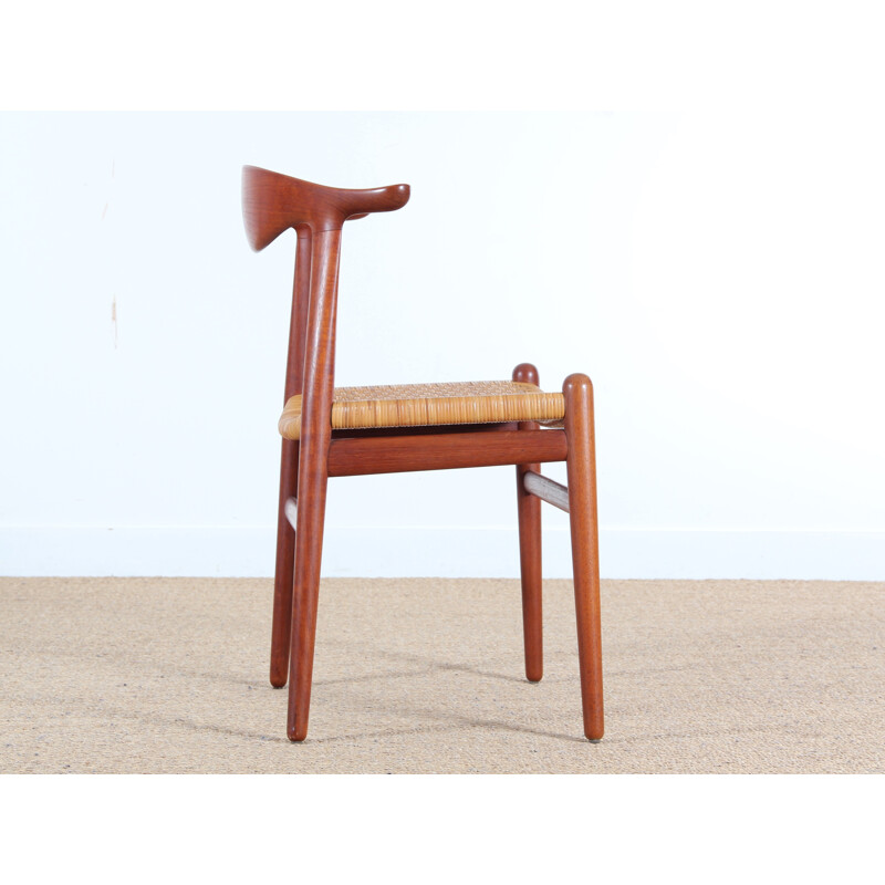 Silla escandinava vintage de teca y cuerno de payaso de Hans J. Wegner - 1960