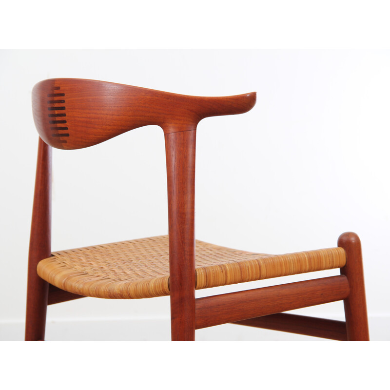 Silla escandinava vintage de teca y cuerno de payaso de Hans J. Wegner - 1960