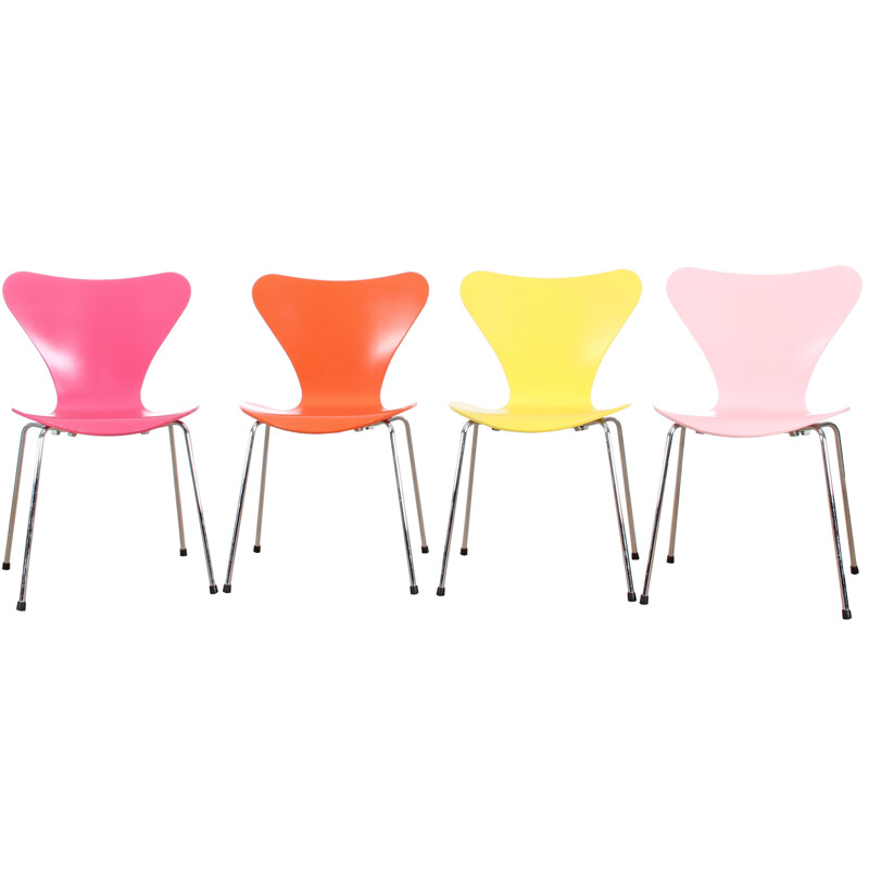 Set of 4 chairs serie 7, Arne Jacobsen - 2000s
