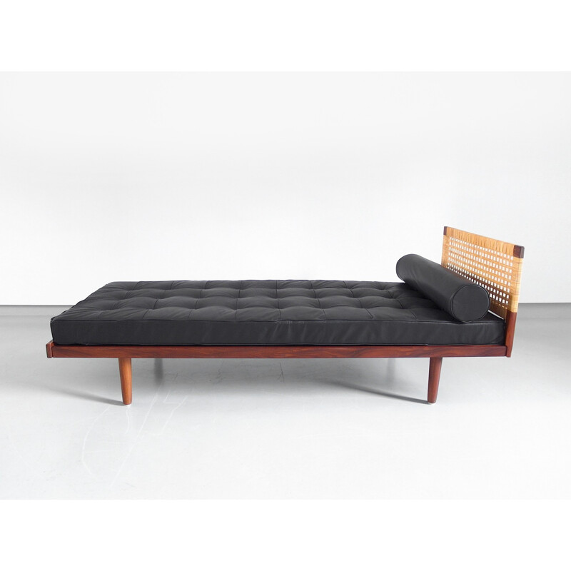 Daybed with Black Leather Upholstery by Hans WEGNER - 1950s