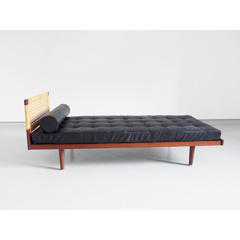 Daybed with Black Leather Upholstery by Hans WEGNER - 1950s