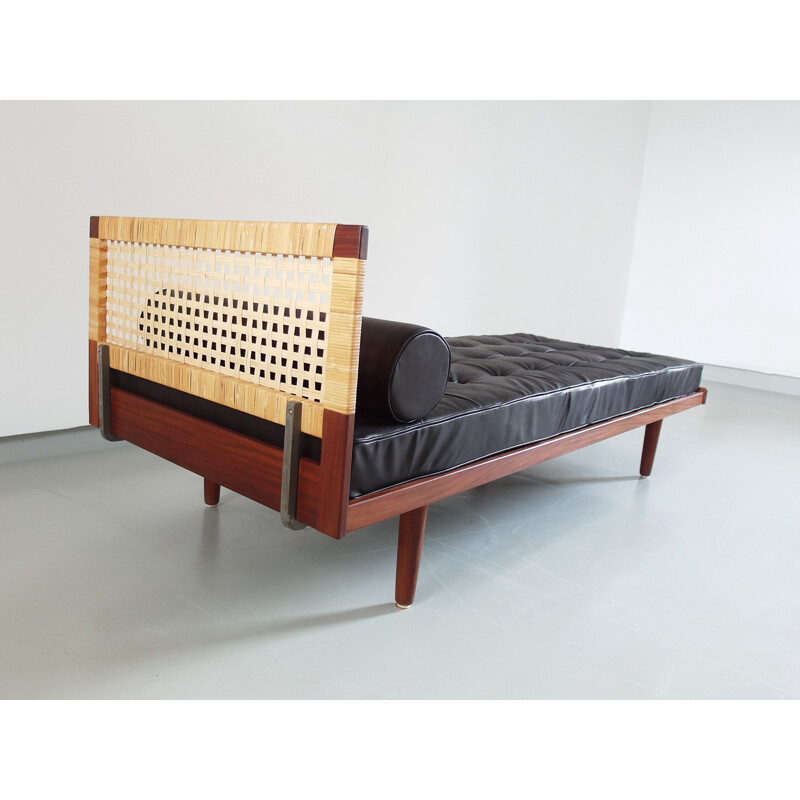 Daybed with Black Leather Upholstery by Hans WEGNER - 1950s
