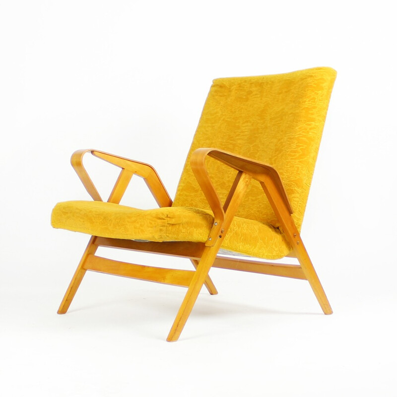 Fauteuil vintage jaune en hêtre de Tatra - 1960