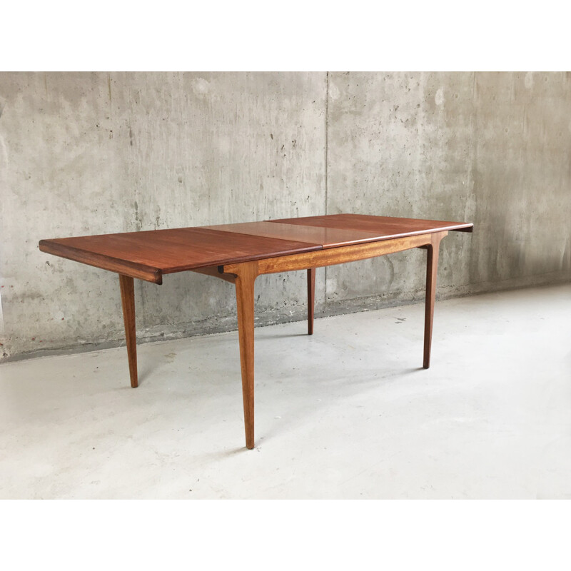 Vintage Scandinavian teak extendable dining table - 1970s