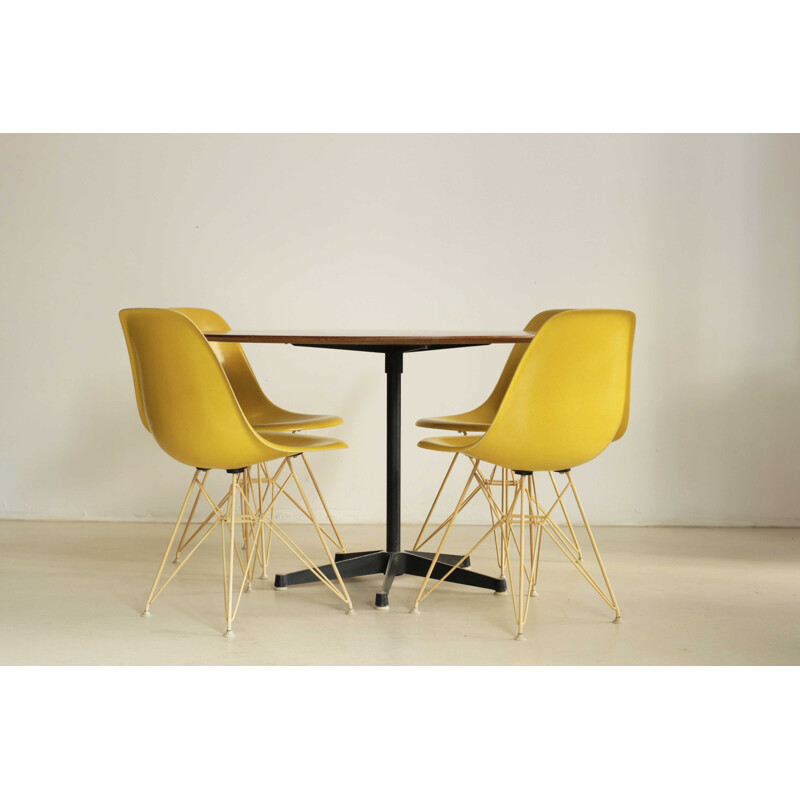 Round vintage table by Charles & Ray Eames - 1960s