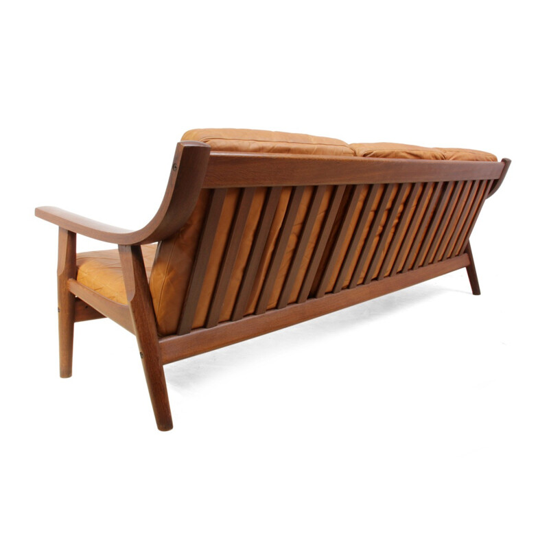 GE530 sofa by Hans J Wegner for Getema - 1970s