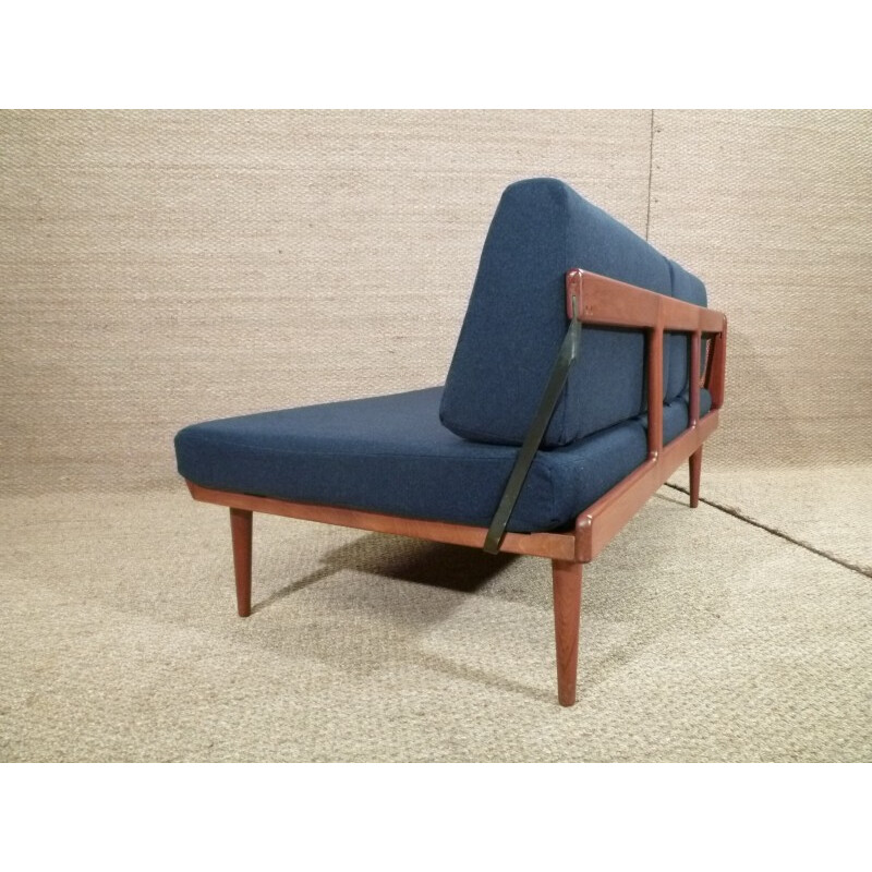 Blue Scandinavian chaise "FD451" longue, Peter HVIDT - 1956