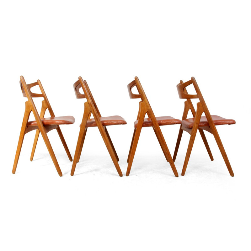 Set of 4 vintage dining chairs in oakwood by Hans J Wegner - 1960s