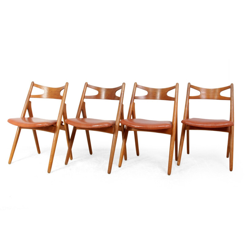 Set of 4 vintage dining chairs in oakwood by Hans J Wegner - 1960s