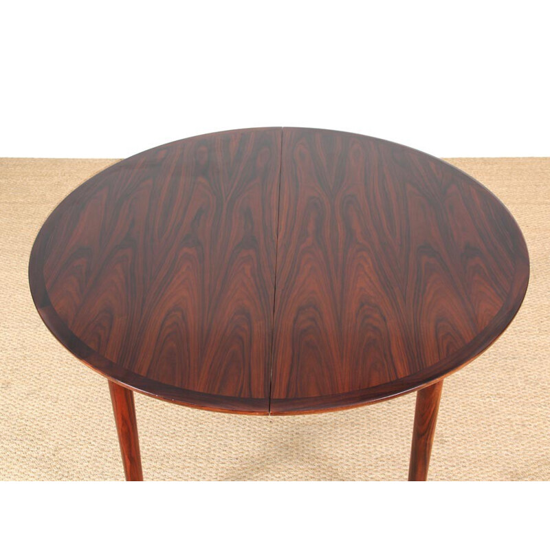 Round Scandinavian dining table of 4-8 people made of Rio Rosewood - 1970s