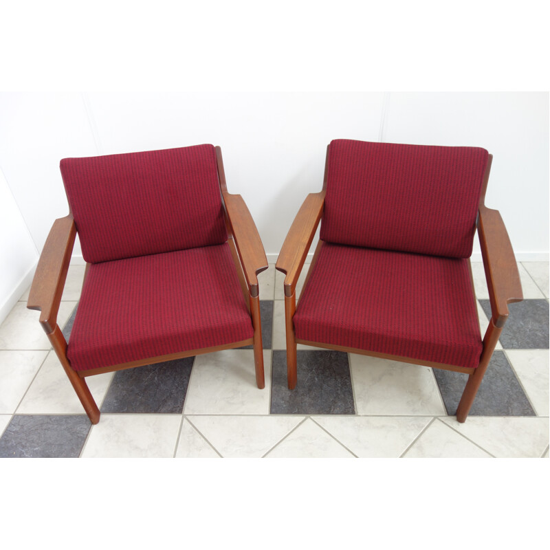 Paire de fauteuils vintage rouges en teck d'Arne Wahl Iversen - 1950