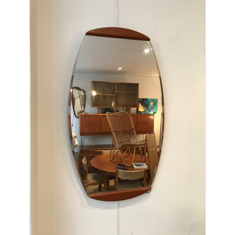 Miroir ovale vintage biseauté en teck - 1960