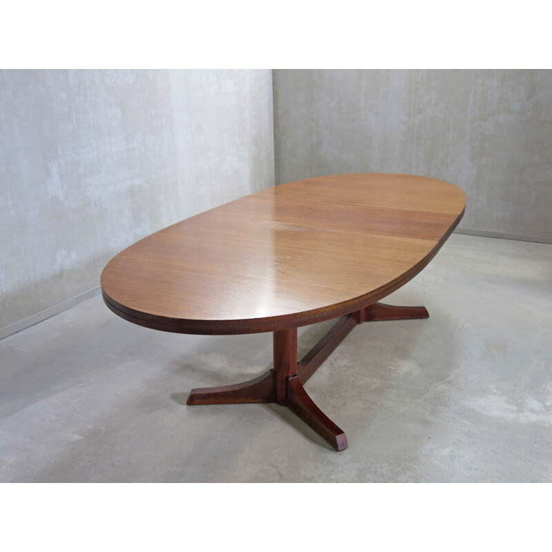 Oval vintage Dining Table by Robert Heritage for Archie Shine - 1960s