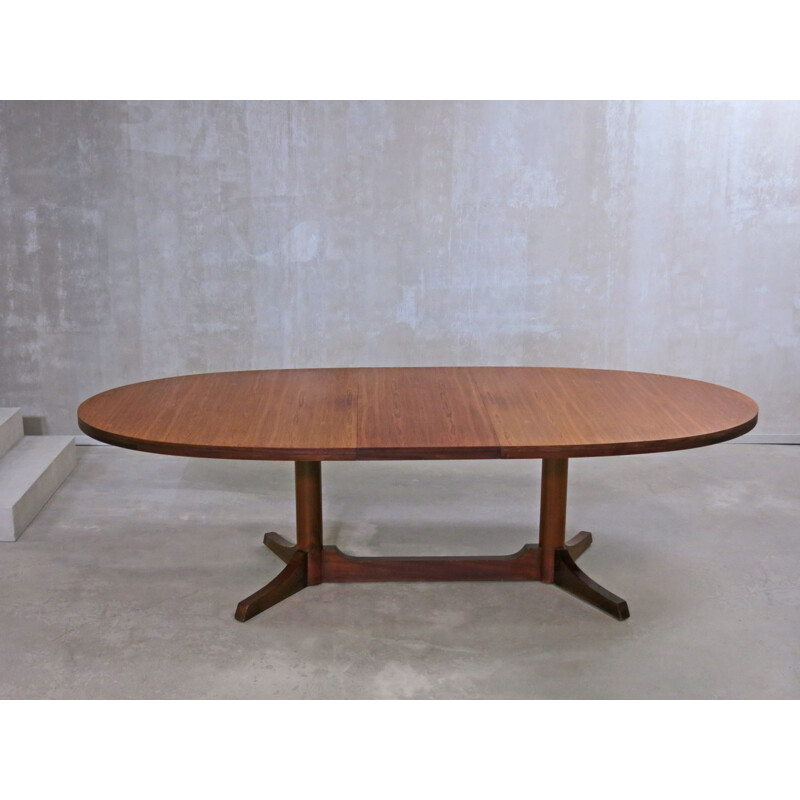 Oval vintage Dining Table by Robert Heritage for Archie Shine - 1960s