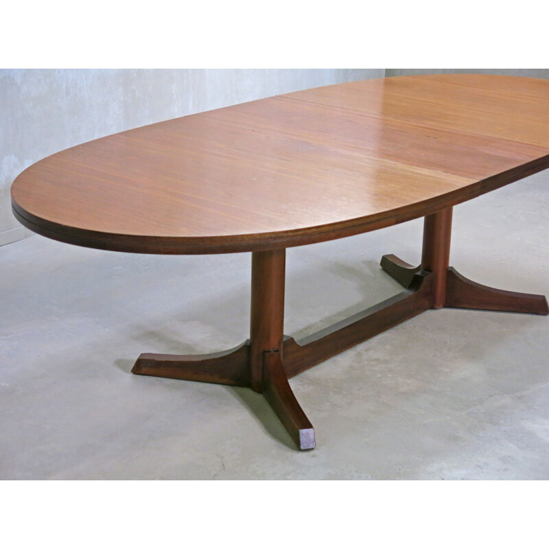 Oval vintage Dining Table by Robert Heritage for Archie Shine - 1960s