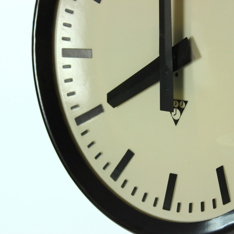 Pragotron Bakelite Clock PV 301, Czechoslovakia - 1984