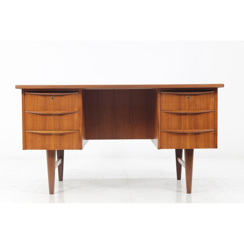 Scandinavian Vintage desk in teak - 1970s