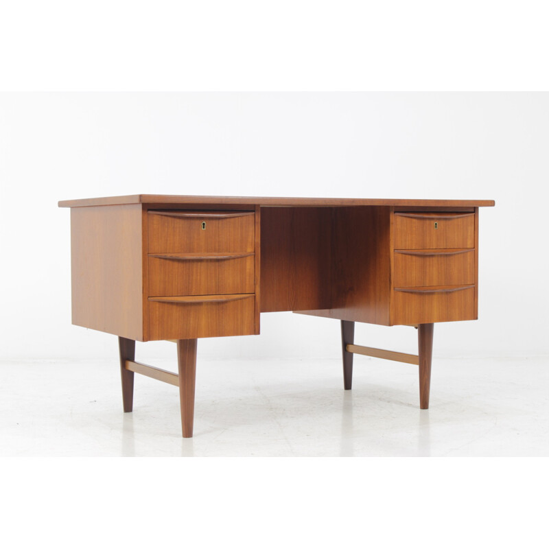 Scandinavian Vintage desk in teak - 1970s