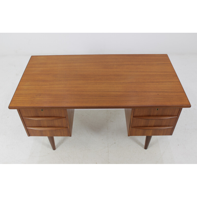 Scandinavian Vintage desk in teak - 1970s