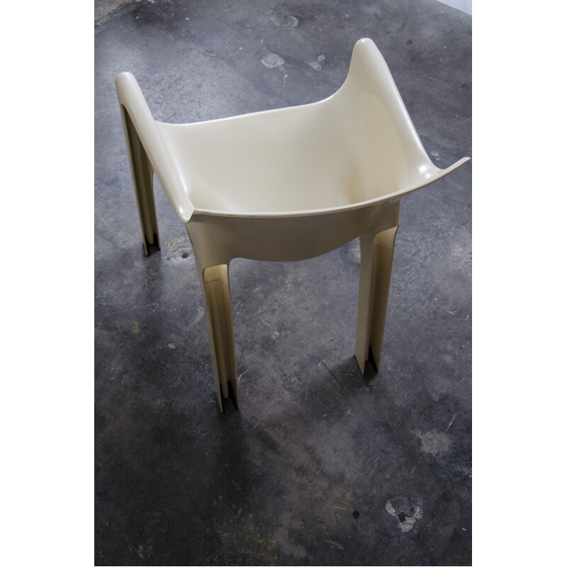Suite de 4 chaises à repas Modèle "Gaudi" de Vico Magistretti pour Artemide - 1970