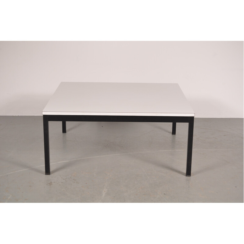 Table basse moderne, plateau blanc de Martin VISSER - 1960
