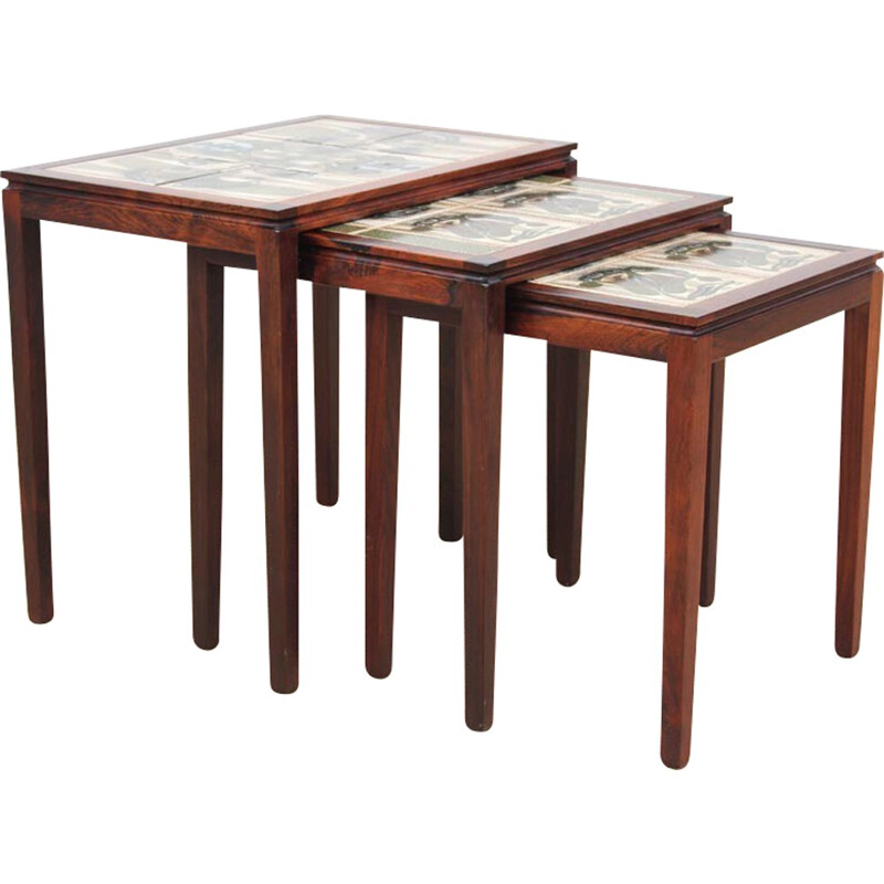 Suite de 3 tables gigognes en palissandre de Rio et céramique - 1950