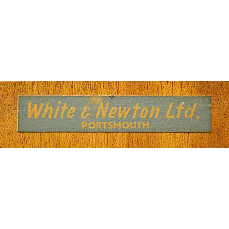 Chevet de lit et armoires vintage en teck par White and Newton - 1960